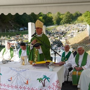 Biskup Gorski predvodio misno slavlje i sprovodne obrede uz ukop zemnih ostataka pronađenih u župnoj crkvi sv. Nikole u Žumberku